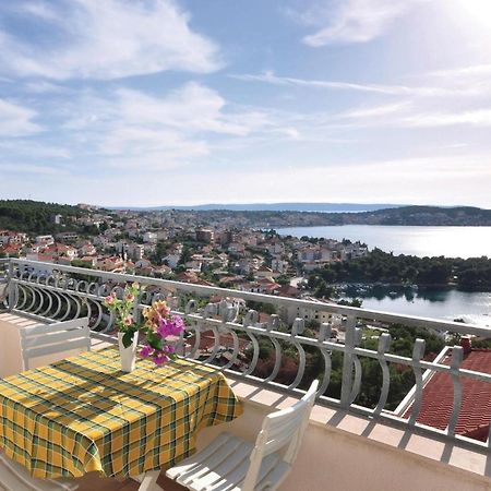 Lovely Apartment In Trogir With Kitchen Zewnętrze zdjęcie