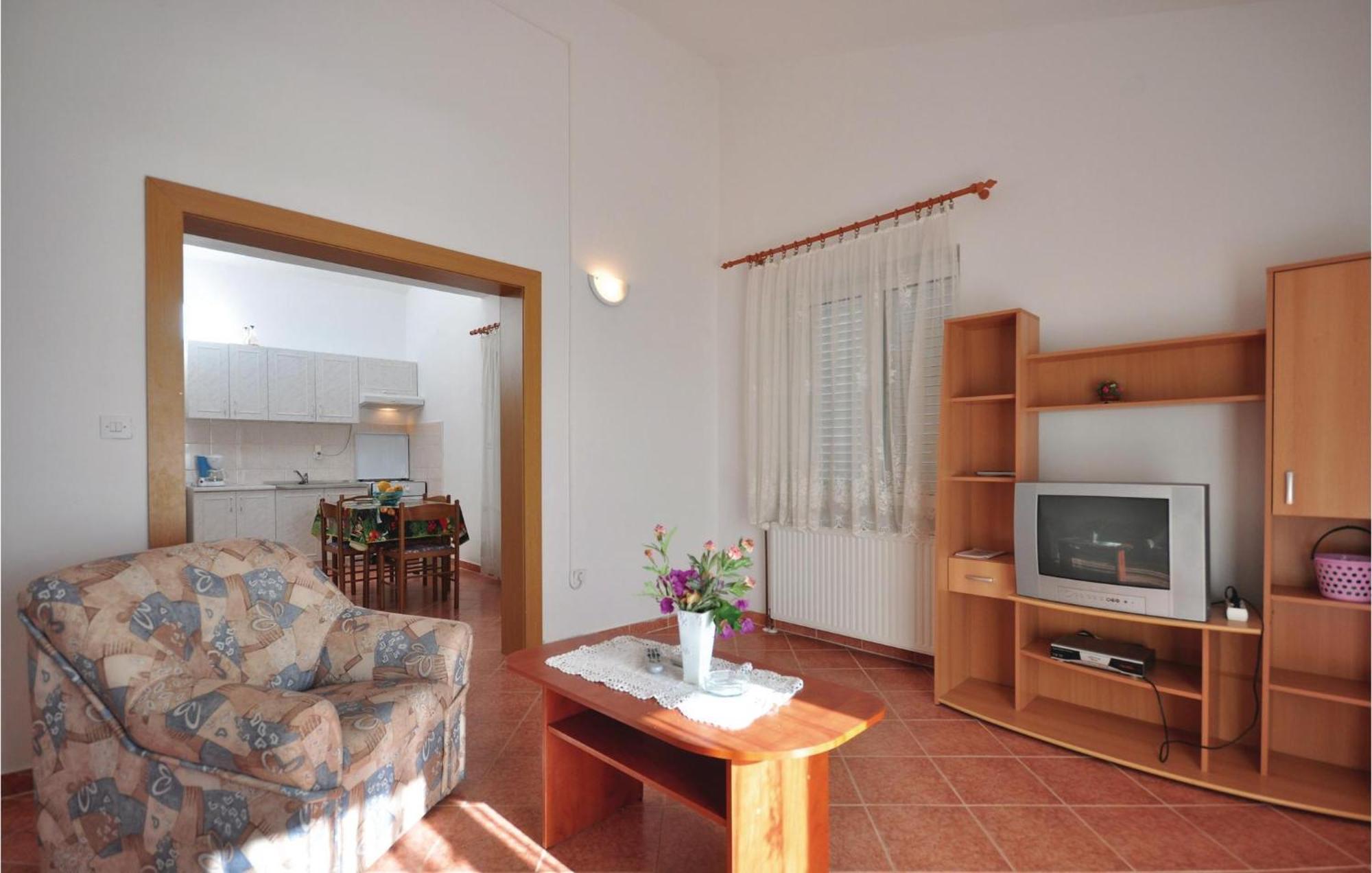 Lovely Apartment In Trogir With Kitchen Zewnętrze zdjęcie