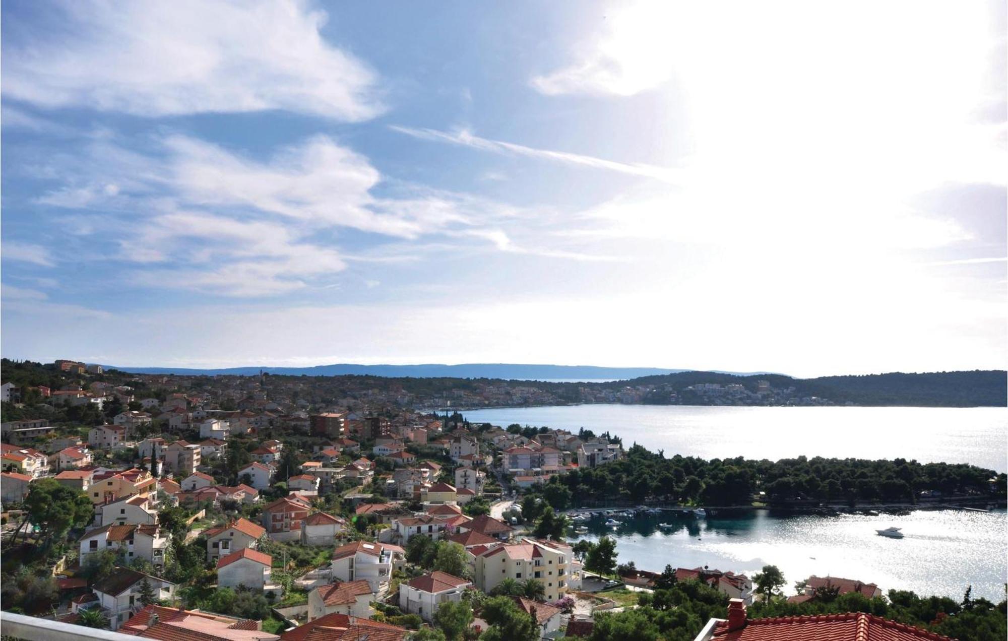 Lovely Apartment In Trogir With Kitchen Zewnętrze zdjęcie