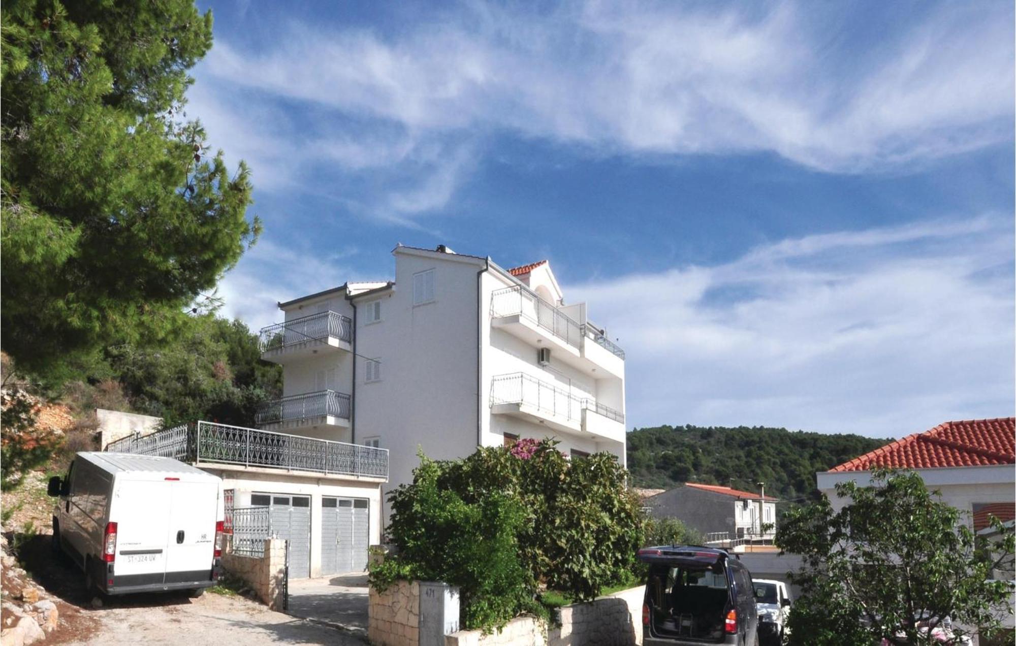 Lovely Apartment In Trogir With Kitchen Zewnętrze zdjęcie