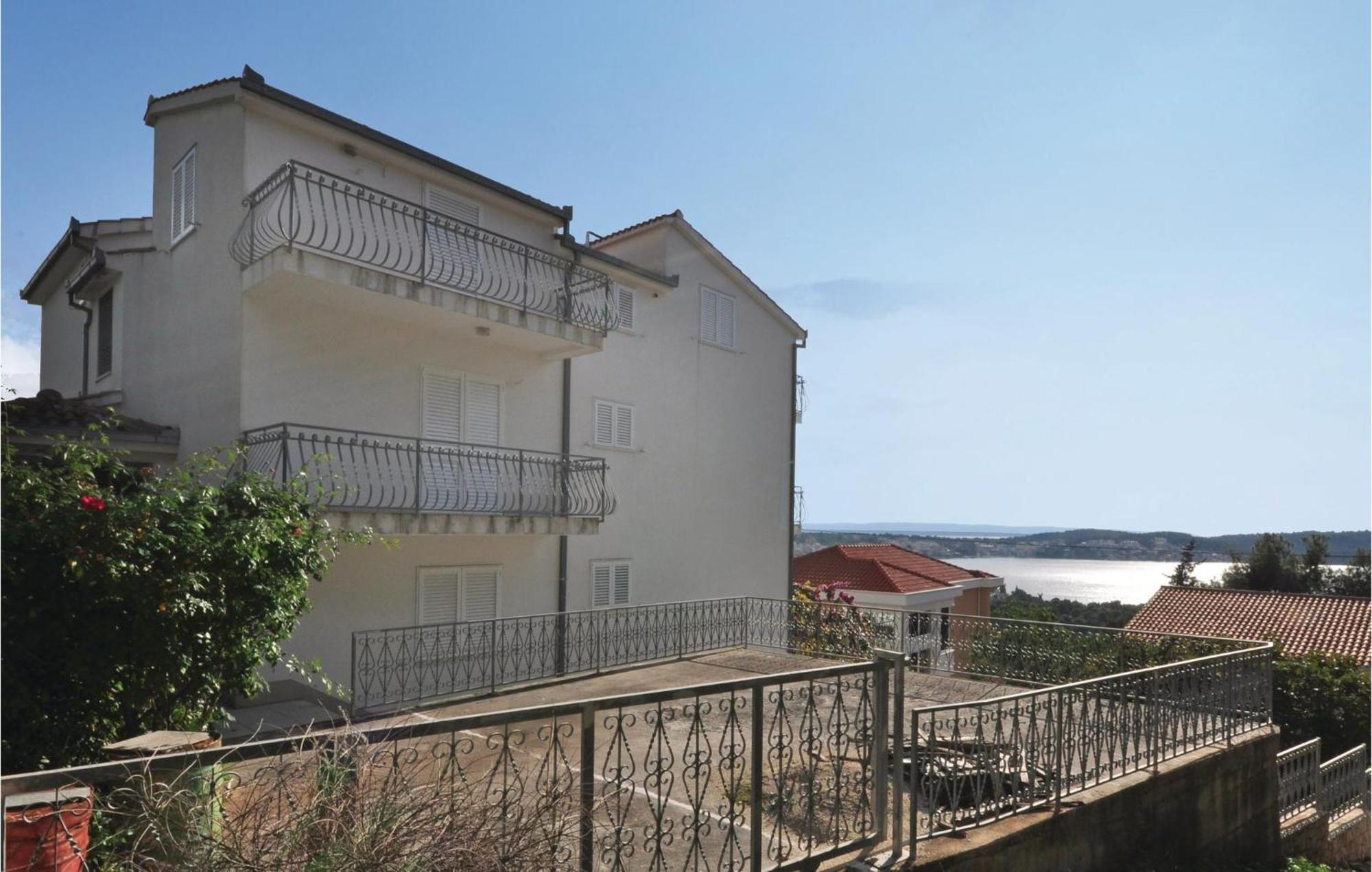 Lovely Apartment In Trogir With Kitchen Zewnętrze zdjęcie