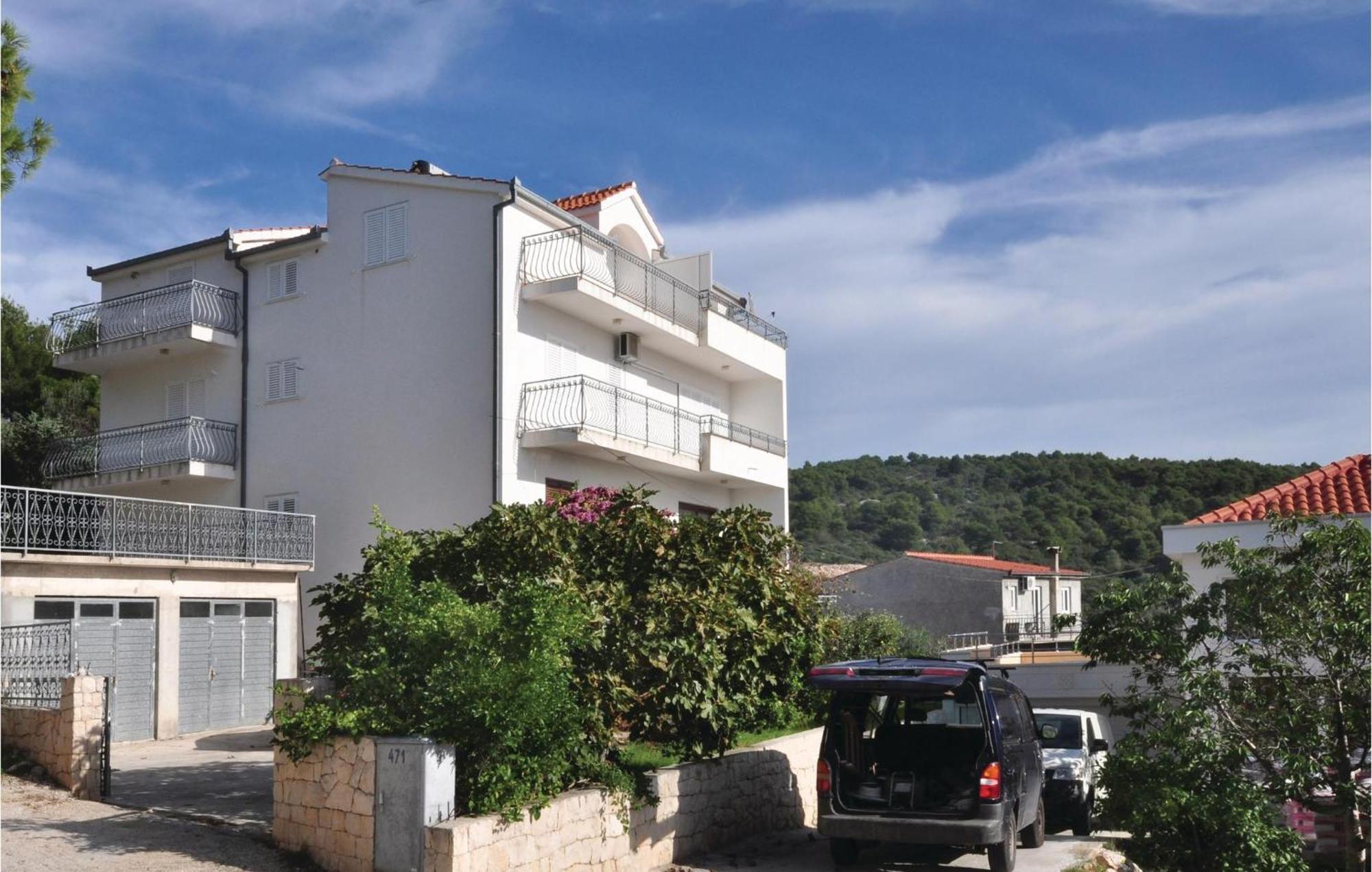 Lovely Apartment In Trogir With Kitchen Zewnętrze zdjęcie