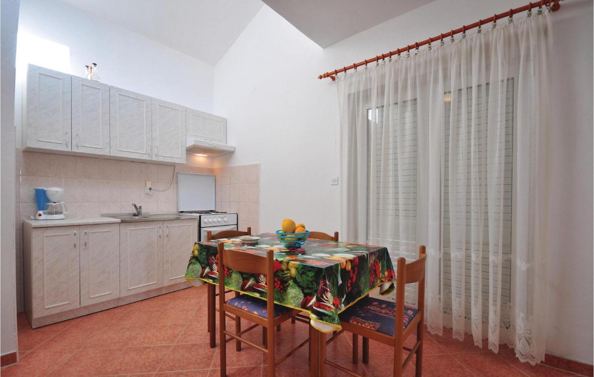 Lovely Apartment In Trogir With Kitchen Zewnętrze zdjęcie